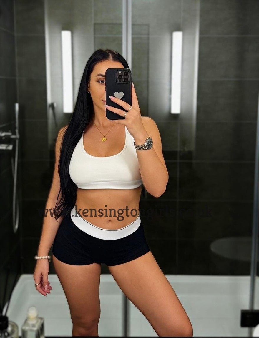 Karina - Photo 2