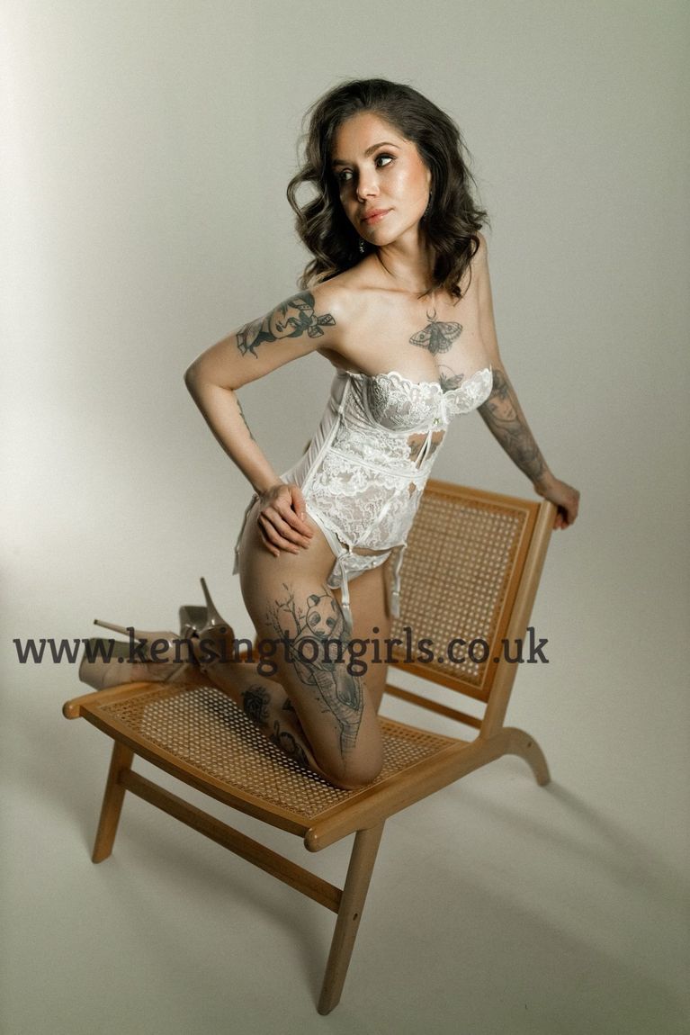 Aide - Brazilian - Escort in London