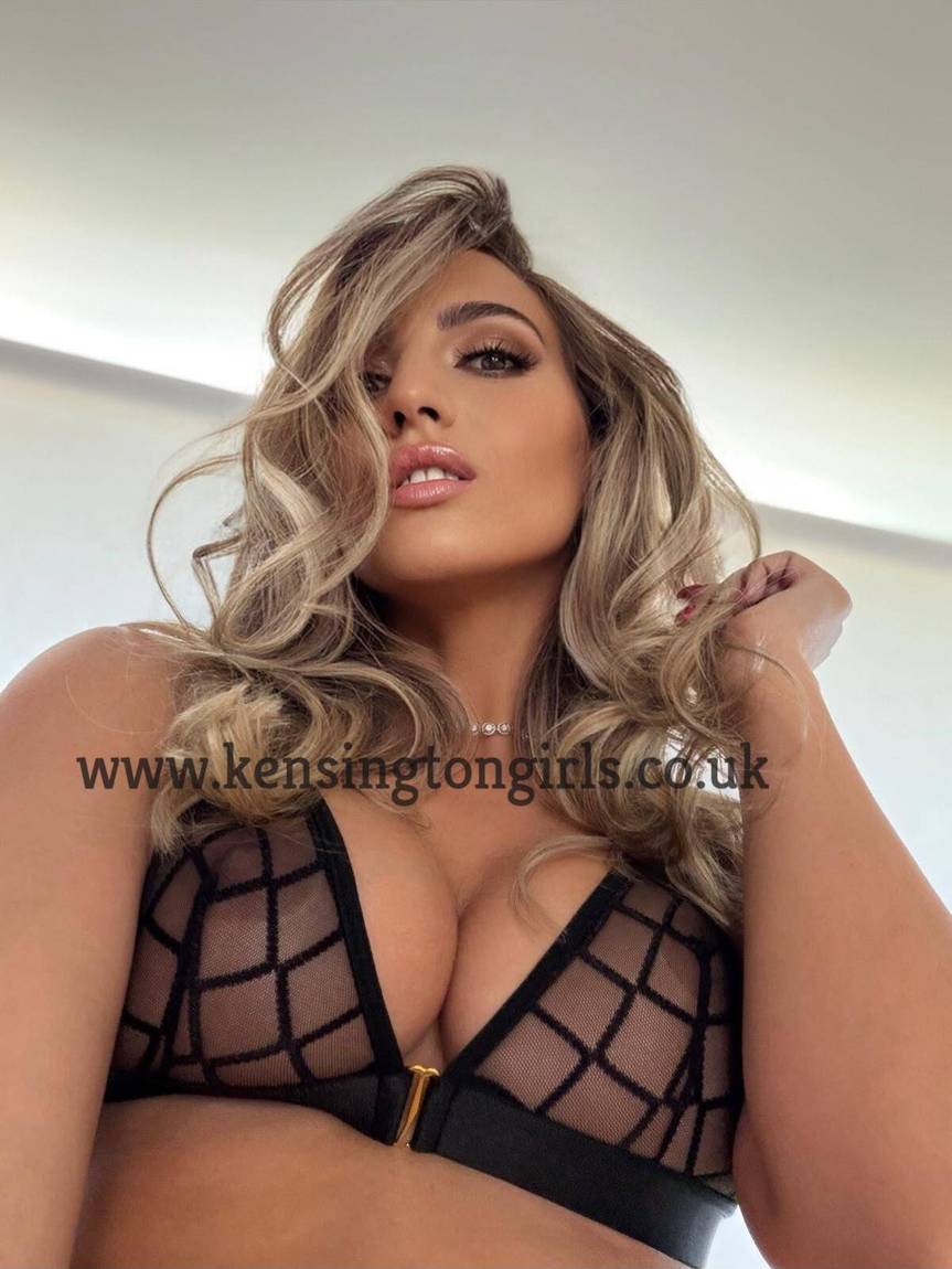 Bianca - E.European - Escort in Londres